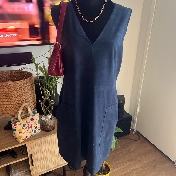BCBGMaxAzria Dresses & Skirts - BCBG MAXAZRIA Elegant Navy Sleeveless Dress